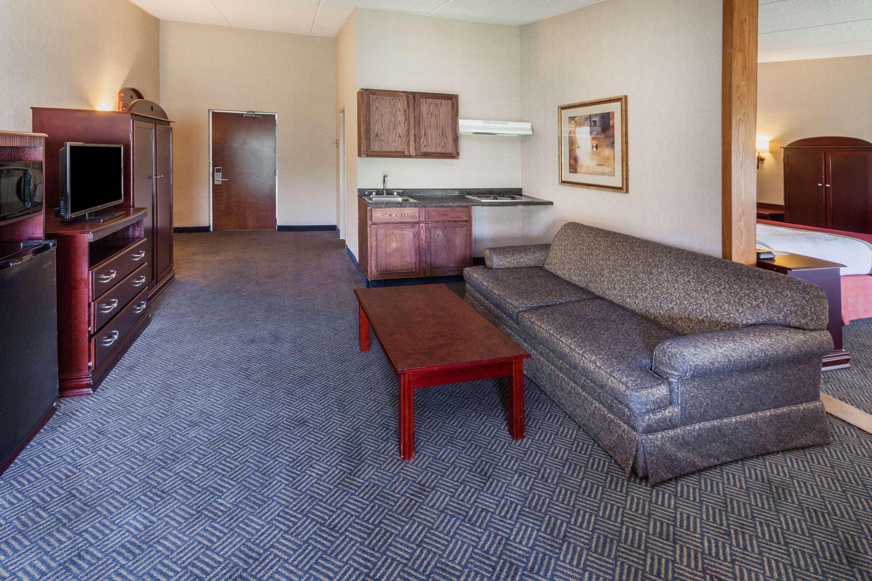 Baymont By Wyndham Michigan City Esterno foto