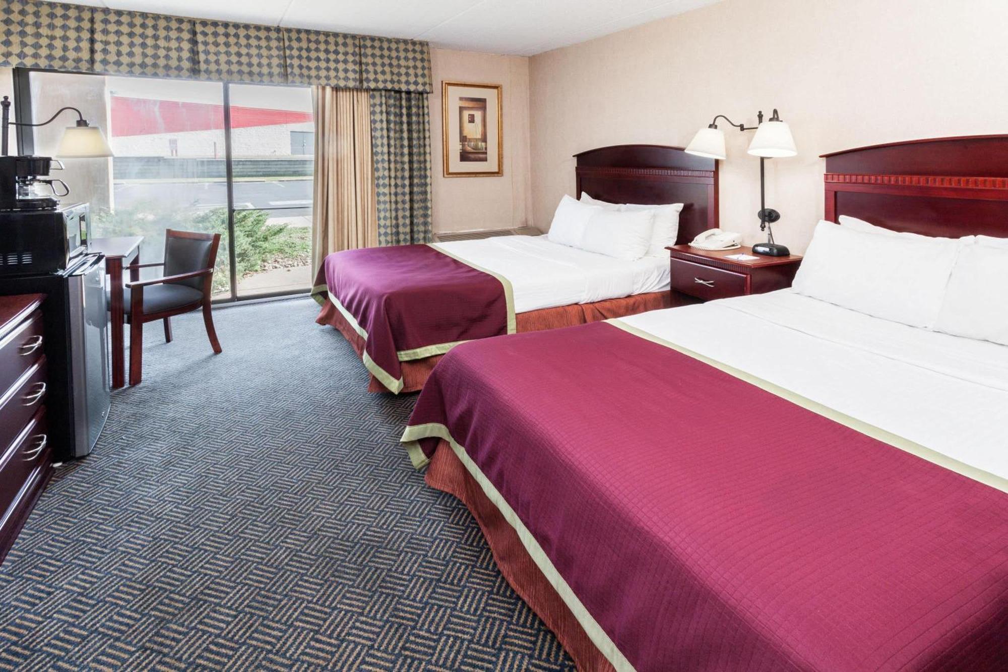 Baymont By Wyndham Michigan City Esterno foto